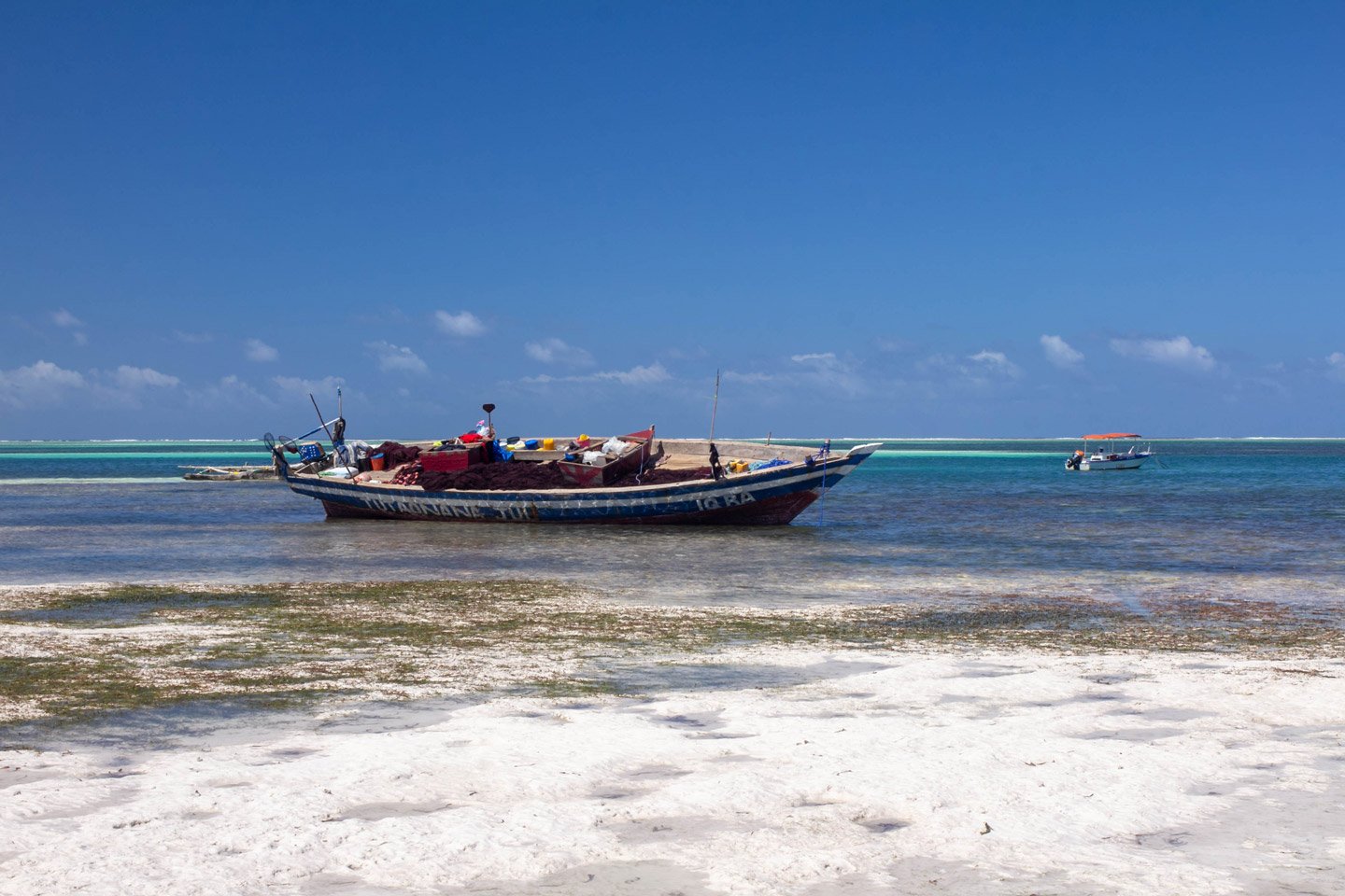 Botecito en playa de Zanzibar