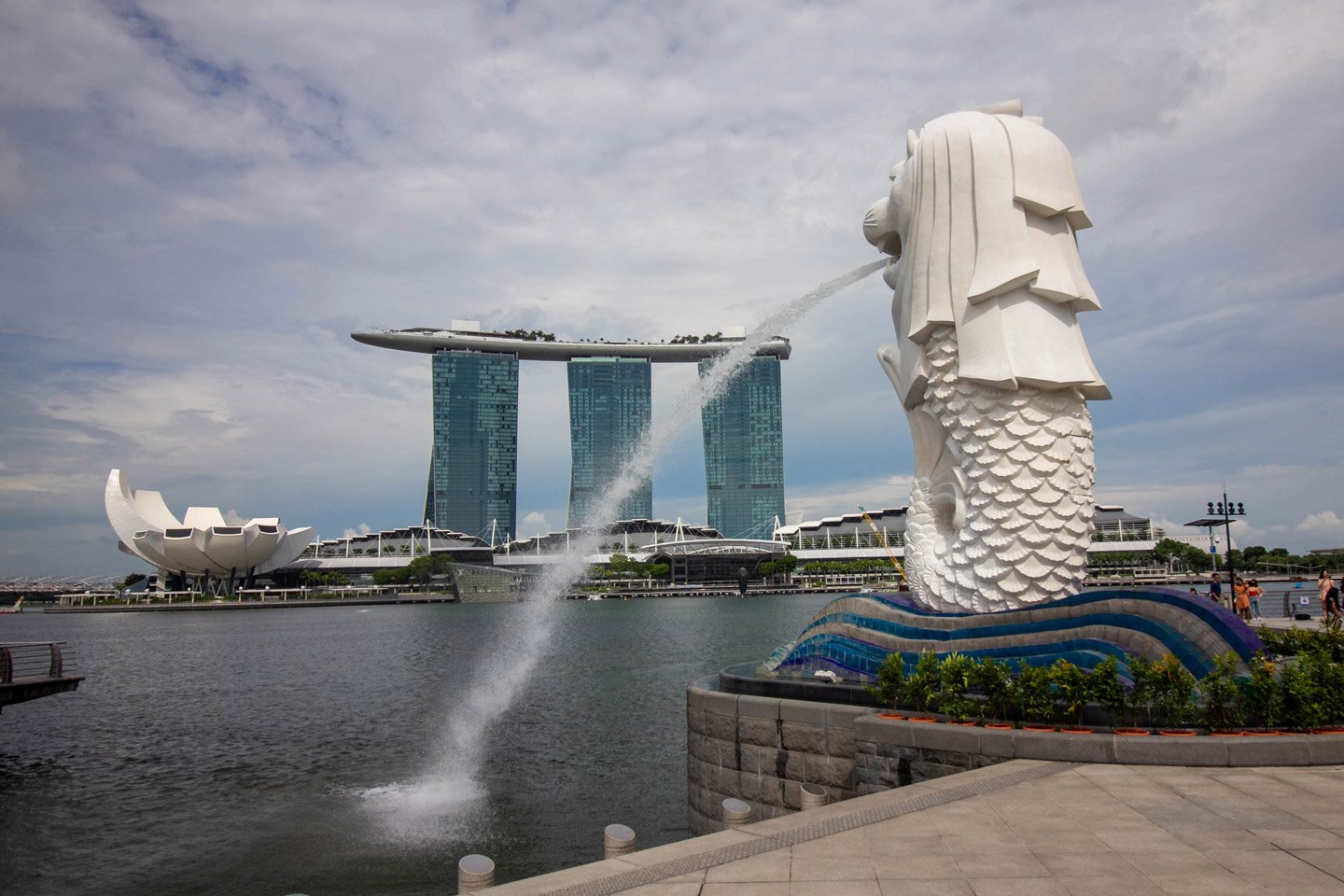 Vista de la marina desde la estatua de Merlion, Singapur